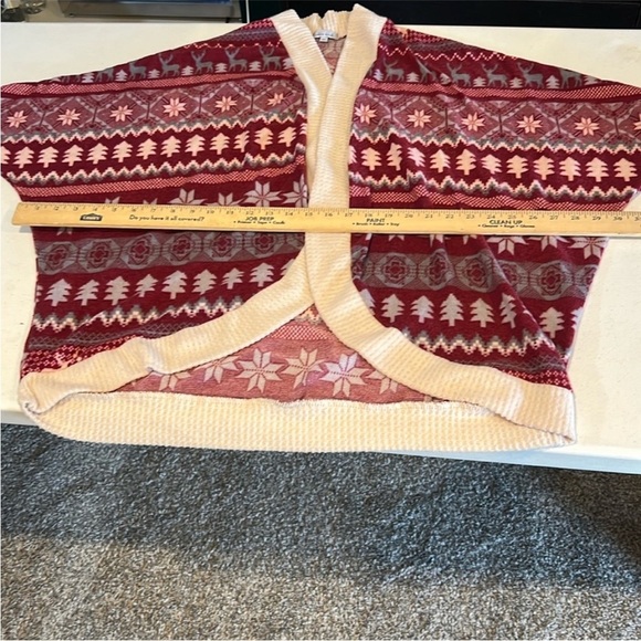 Super soft Holiday Cardigan - Picture 2 of 6
